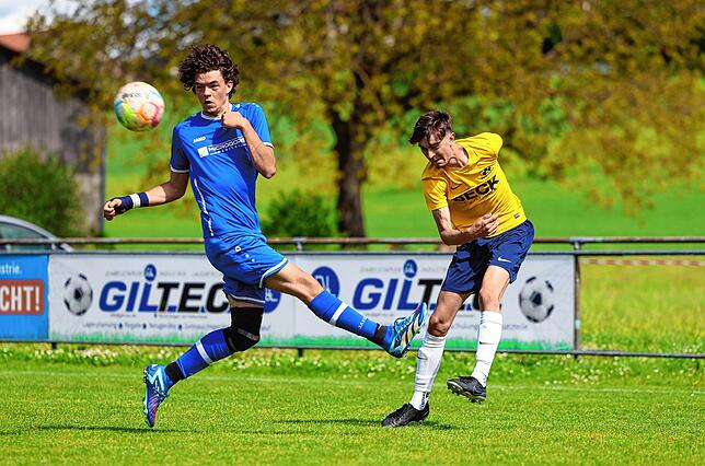 Bild 16: 6:0-Sieg im Spitzenspiel! A-Jugend der SG Dettingen-Dingelsdorf erobert Bezirksliga-Spitzenposition