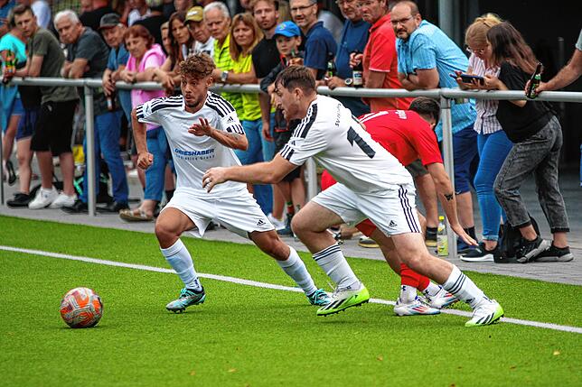 Bild 11: Dem SV 08 Laufenburg II gelingt der Ausgleich zum  3:3 beim FC Bergalingen – und wir haben Bilder!