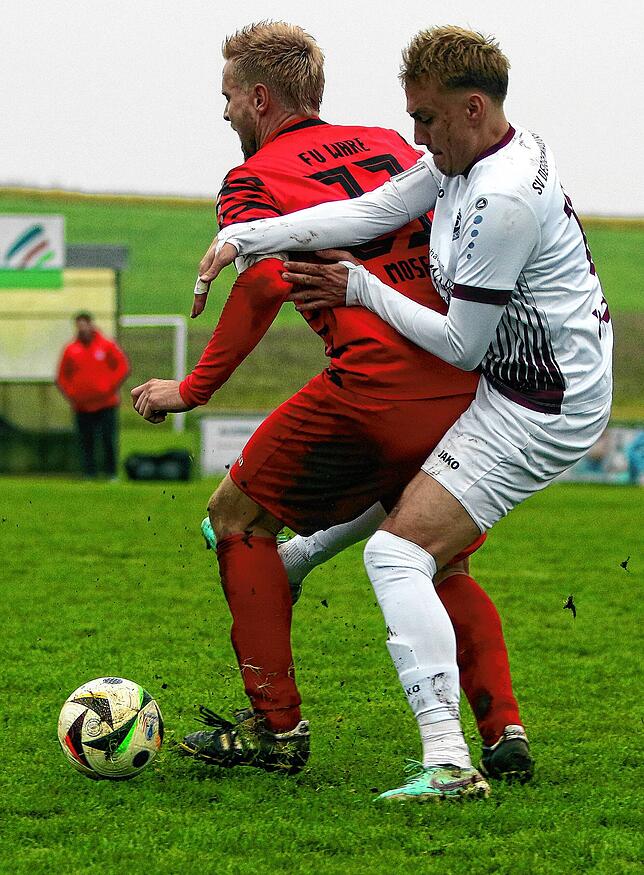 Bild 9: Acht Tore im Duell zwischen FV Walbertsweiler und SV Deggenhausertal. Wir haben die besten Bilder!