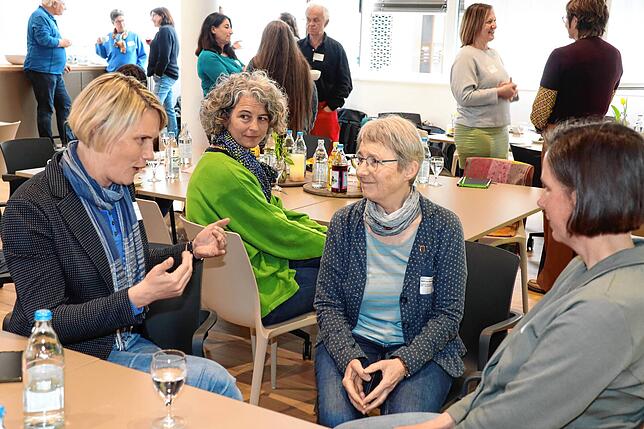 Leonie Braun (Fachbereichsleiterin für Familie, Soziales und Quartier in Singen), Katrin Fuchs (Vereinbarkeitsmanagerin und Coach bei ...