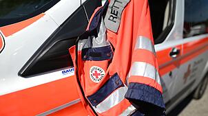 Im dritten Wagen wurden ein dreijähriges und ein sechsjähriges Kind schwer verletzt. (Symbolbild)
