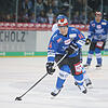 Simon Danner bestreitet nach langer Verletzungspause in Augsburg sein erstes Saisonspiel. Bild: R. Müller