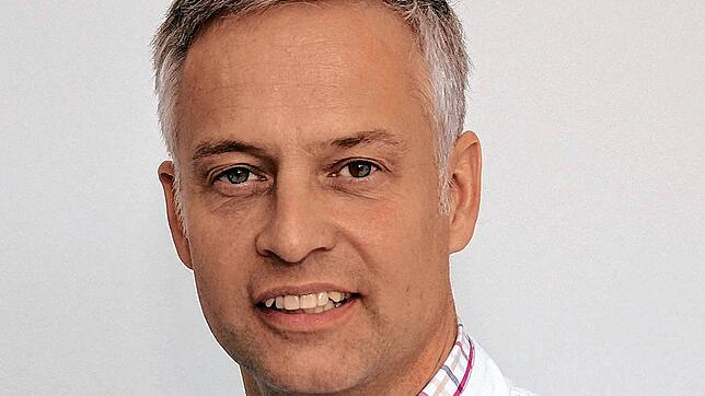 Die Wahrscheinlichkeit, sich beim Einkaufen anzustecken sei größer als im Krankenhaus, sagt Professor Christof Klötzsch, Chefarzt der ...