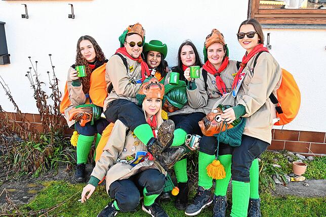 Die Narrenzunft Grenzgeister freut sich auf den Randenumzug am Sonntag in Wiechs am Randen (hinten von links nach rechts): Carolin ...