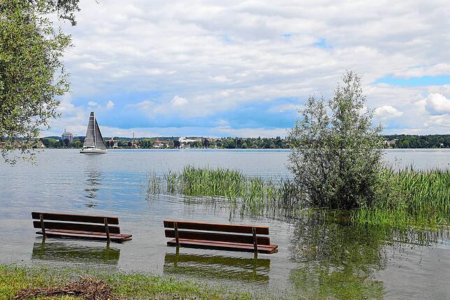 13. Juni 2024: Für den Untersee rufen die Schweizer Behörden die höchste Gefahrenstufe 5 aus. Das Hochwasser macht sich auch am Ufer des ...