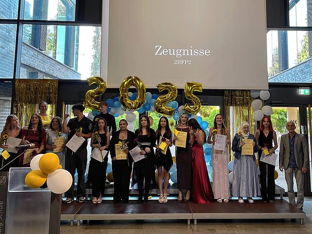 Diese Schüler haben die Berufsfachschule Gesundheit und Pflege (2BFP) abgeschlossen.