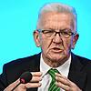 Winfried Kretschmann (Bündnis 90/Die Grünen), Ministerpräsident von Baden-Württemberg, spricht bei einer Regierungspressekonferenz im ...