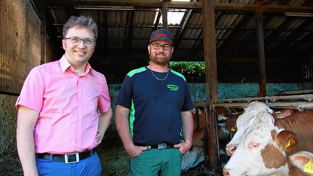 Der Singener SÜDKURIER-Redaktionsleiter Stephan Freißmann (links) und Landwirt Stefan Leichenauer freuen sich auf einen Abend rund um ...