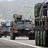 Der Anblick dürfte vielen aus dem Kalten Krieg noch vertraut sein: Gepanzerte Radfahrzeuge der Bundeswehr dieser Tage auf einer Autobahn ...