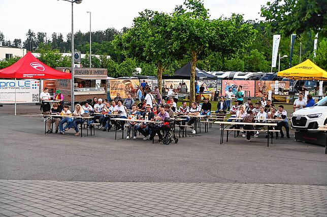 Bild 10: Deutschland – Schweiz: Die schönsten Bilder vom Public Viewing in Tiengen