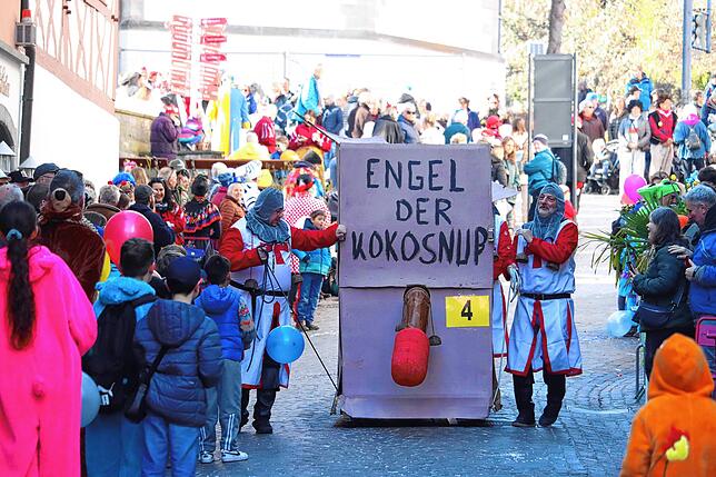 Bild 12: Meersburger Fasnacht: Die schönsten Bilder vom Kärrelerennen 2025