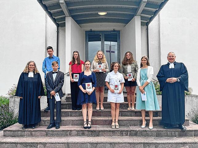 Sechs Mädchen und zwei Jungen wurden am Sonntag, 4. Juli, im Gottesdienst um 10.10 Uhr in der Bergkirche zu Kadelburg konfirmiert. Erste ...
