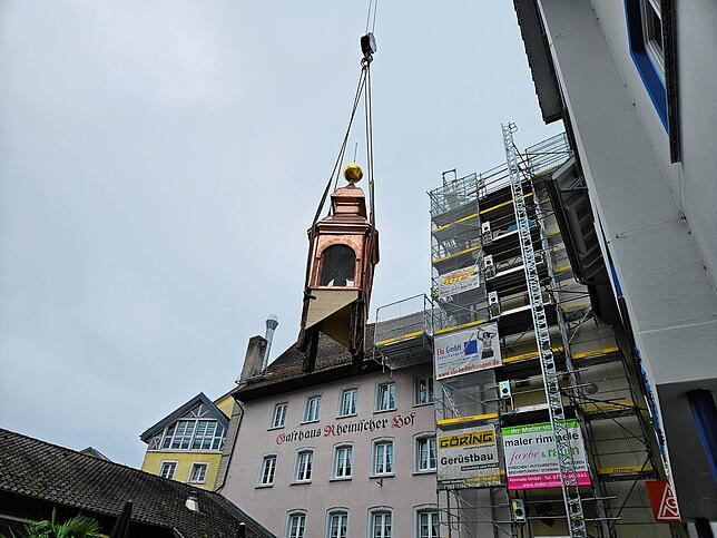 Bild 13: Das untere Tor hat einen neuen Glockenturm! Das sind die spektakulärsten Bilder der Montage