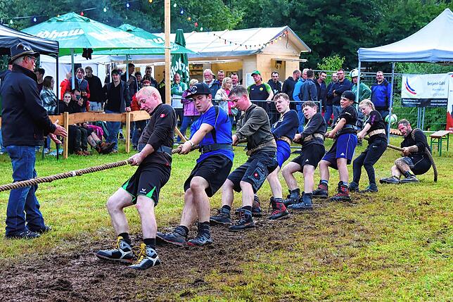 Bild 21: Hier sind die besten Bilder von der spektakulären Wette der Tauziehfreunde Unterkirnach