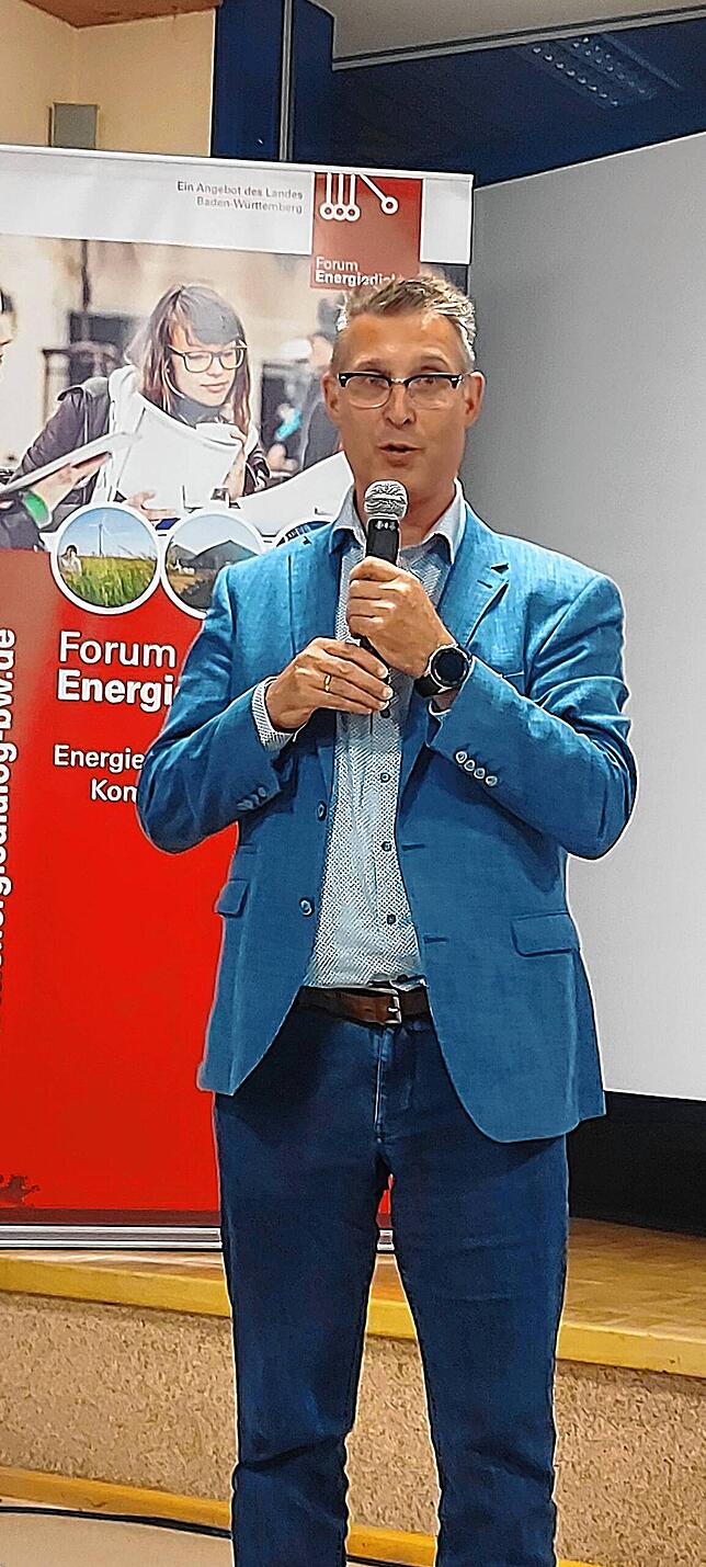Bürgermeister Joachim Burger bat die Bürger, sich ausreichend über das Thema an diesem Abend zu informieren.