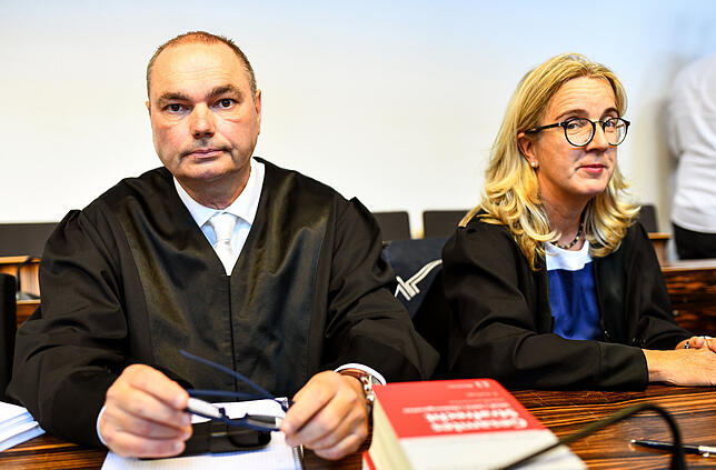 Verteidiger Matthias Wagner vertritt die Angeklagte Berrin T., Martina Nägeles Mandant ist Christian L.