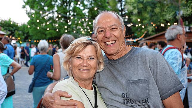 Bild 29: Beim Stadtgartenfest treffen sich die Konstanzer. Alle Fotos vom ersten Abend