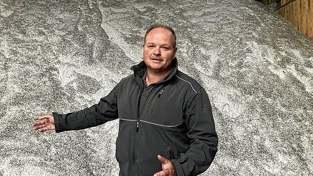 Armin Börnert, Leiter der Technischen Dienste, steht vor seinen 1000 Tonnen Salz. Die Stadt Donaueschingen ist stets so gut ...