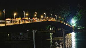 Eine junge Frau ist auf der Radbrücke in der Nacht auf Sonntag, 6. Juli, belästigt worden. Zu diesem Zeitpunkt war wohl weniger los als ...