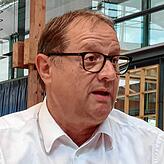 Oberbürgermeister Jürgen Roth, hier in einer Kreistagssitzung im Juli, hat eine öffentlich bislang unbekannte Verbindung zu Thomas Herr: ...