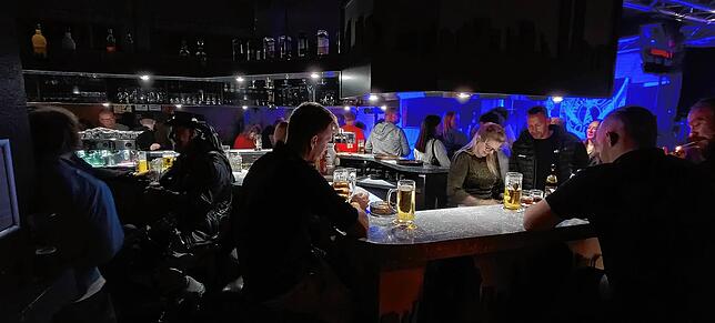 Bild 3: 7 Bands, 7 Kneipen: So ausgelassen feierte Waldshut bei der 12. Musiknacht