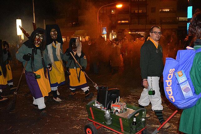 Bild 11: Narrentreffen der Urviecher-Zunft: Bilder vom Eröffnungsumzug (2)