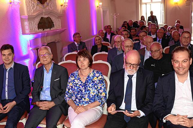 Bis zum Beginn der Diskussion waren alle Plätze besetzt. In der ersten Reihe saßen unter anderem Bonndorfs Bürgermeister Marlon Jost ...