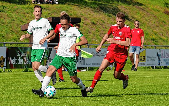 Bild 8: Aufsteiger SV Waldhaus gewinnt gegen den FC Grießen mit 2:1 &ndash; und wir haben die Bilder!