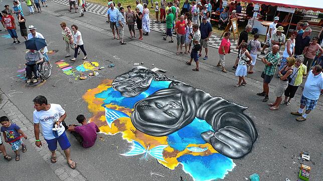Rund 30.000 Besucher kommen an einem Street-Art-Wochenende nach Blumberg, um durch die bunten Straßen zu flanieren und die Werke zu ...