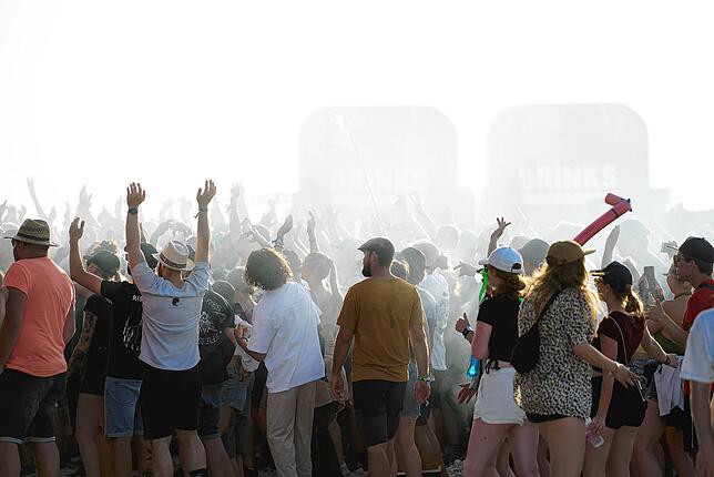 Etwas Nebel im Publikum darf bei einem guten Auftritt nicht fehlen.