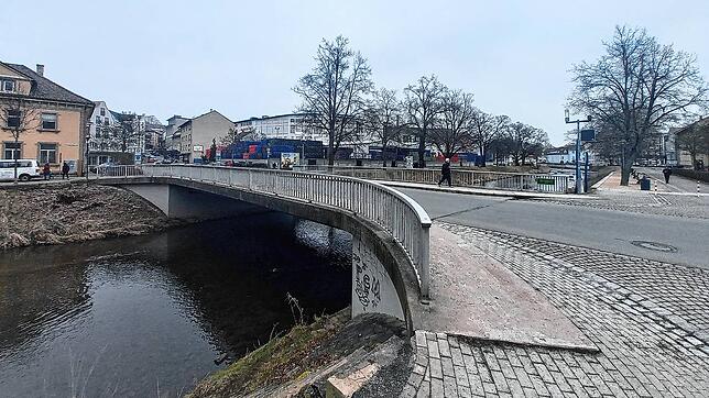 Die Irmabrücke soll auf Vordermann gebracht werden und wird daher ab Montag, 6. März, für den Verkehr voll gesperrt.