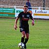 Das 18-jährige Villinger Eigengewächs Leon Albrecht (am Ball) hinterließ auch beim Testspiel gegen Bösingen einen glänzenden Eindruck. ...