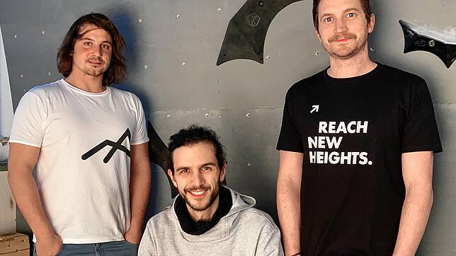 Marcel Bajerke, Adrian Flaig und Philipp Ruf (von links) gründeten 2019 ihr Unternehmen Polytalon. Sie entwickeln Klettergriffe.