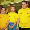 Die Jugendleiterinnen der DLRG-Ortsgruppe Wehr, Lena Butz (links) und Leonie Fien, unterstützen das Trainerteam. Der Vorsitzende Marc ...