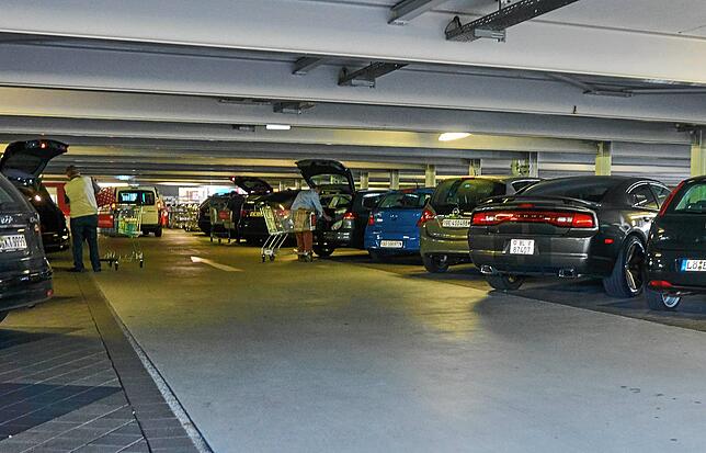 Bild 3: Tag der Grenzöffnung: Der &bdquo;triftige Grund&ldquo; für die Einreise ist Geschichte &ndash; gibt es jetzt den Ansturm der Einkaufstouristen?
