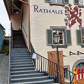 Der bisherige Eingang über die historische Holztreppe an der Nordseite dient künftig als Notausgang und wird nur nach für repräsentative ...