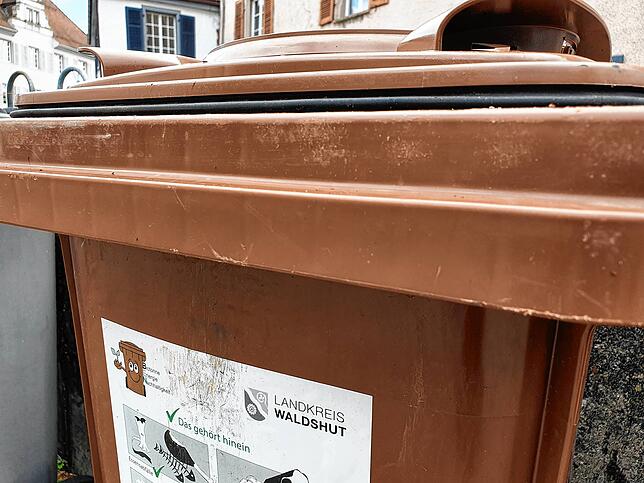 Bild 1: Kokossubstrat gegen müffelnde Biotonnen. Wir zeigen Ihnen, wie der Filterwechsel mühelos klappt