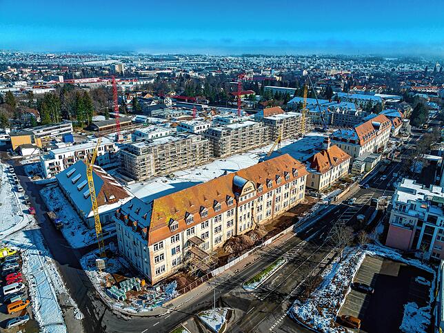 Die Baustelle an der Christel-Pache-Straße im Villinger Richthofen Park: Wo einst Kasernengelände war, entstehen trotz riesiger ...