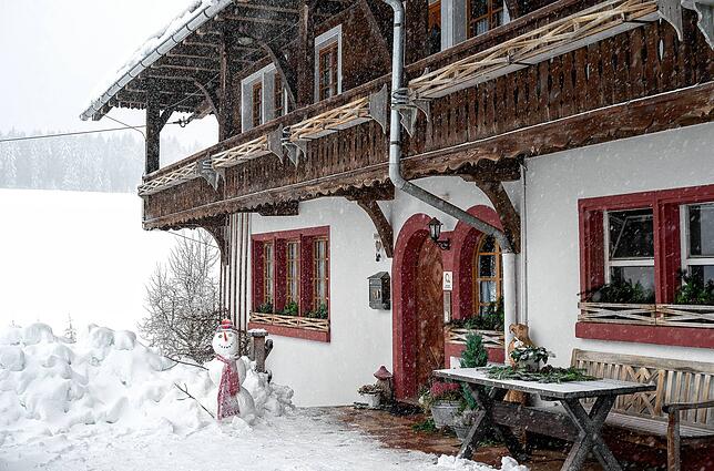 So sieht es aus, wenn es bei der Fernsesehserie „Die Fallers“ Schnee an Weihnachten gibt.