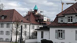 Zwei Wehrer Handwerksbetriebe sind derzeit mit dem Bau des Glockenturms für das Herrenhaus und heutige Brennet-Museum beschäftigt. Damit ...