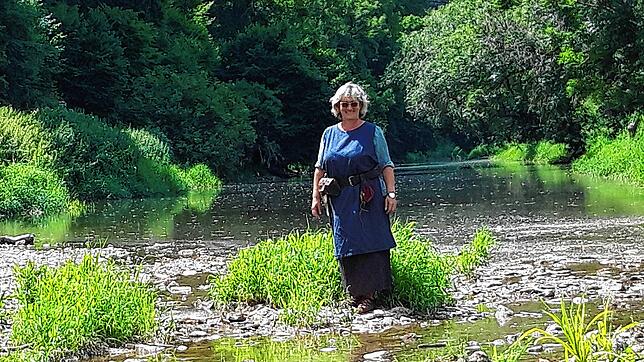 Karin Pietzek fühlt sich mit der Natur besonders verbunden. Ein von Alters her mythischer Ort ist die Donau, in deren Flussbett sie ...