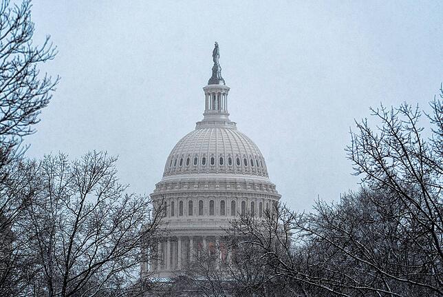 Winterwetter in Washington: Schnee fällt am Tag vor Trumps Amtseinführung auf das Kapitol.