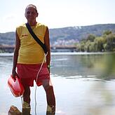 Volkmar Krause ist 74 Jahr alt und seit 55 Jahren Mitglied beim DLRG. Seit er denken kann schwimmt er im Rhein – und weiß damit um die ...