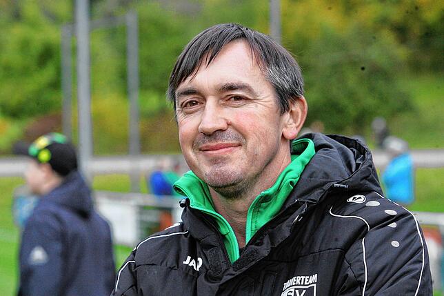 Zur Person: Thomas Schäfer (49) ist seit der Saison 2016/17 Trainer des SV Waldhaus. Vergangenes Jahr feierte seine Mannschaft den ...
