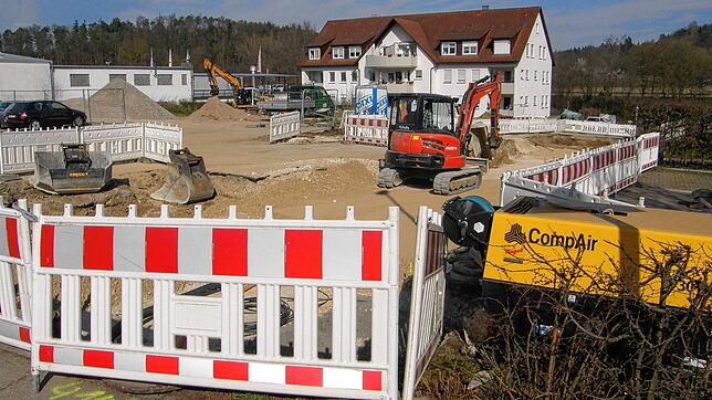 Auf dem Areal des ehemaligen Technologiezentrums haben die Bauarbeiten begonnen. Die neue Wohnbaugesellschaft will Wohnungen und ...