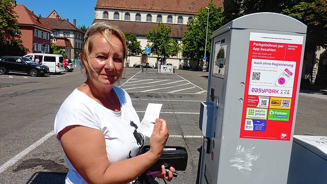 Boguslawa Gierzok zieht am Stephansplatz einen Parkschein. Für sie ist es heute praktisch, dort zu parken. Grundsätzlich begrüßt sie ...