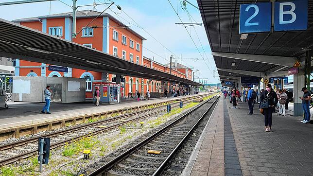 Die Gäubahn verbindet Singen mit Stuttgart &ndash; und das soll auch so bleiben, bestätigt die Bahn. Allerdings mit Einschränkungen.
