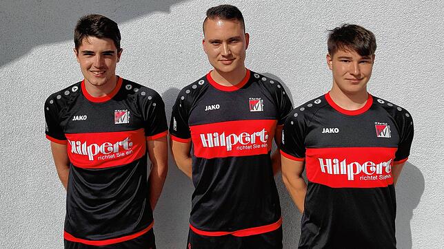 Jugend forsch(t): Julian Emmerich, Lukas Zumkeller und Jonas Hilpert rücken zur neuen Saison in den Bezirksliga-Kader des FC RW Weilheim ...