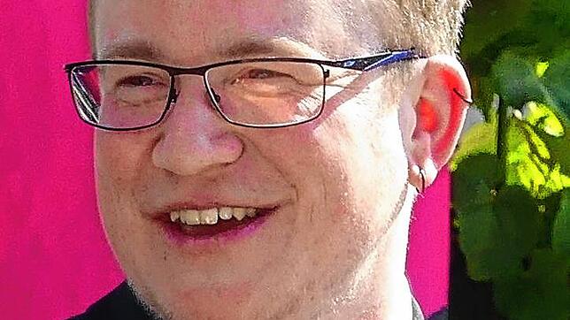 Samuel Schelle ist evangelischer Pfarrer in der Gemeinde Stetten am kalten Markt mit den Ortsteilen Frohnstetten, Glashütte, Nusplingen ...