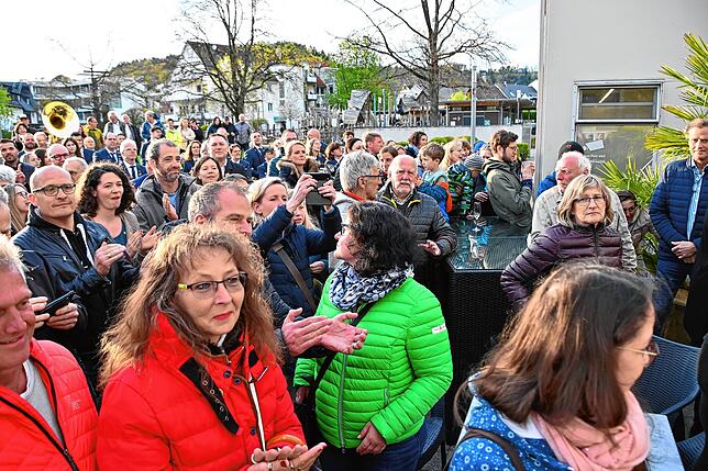 Bild 4: Bilder vom Wahlsieg von Christoph Stolz bei der Bürgermeisterwahl in Bodman-Ludwigshafen (1)